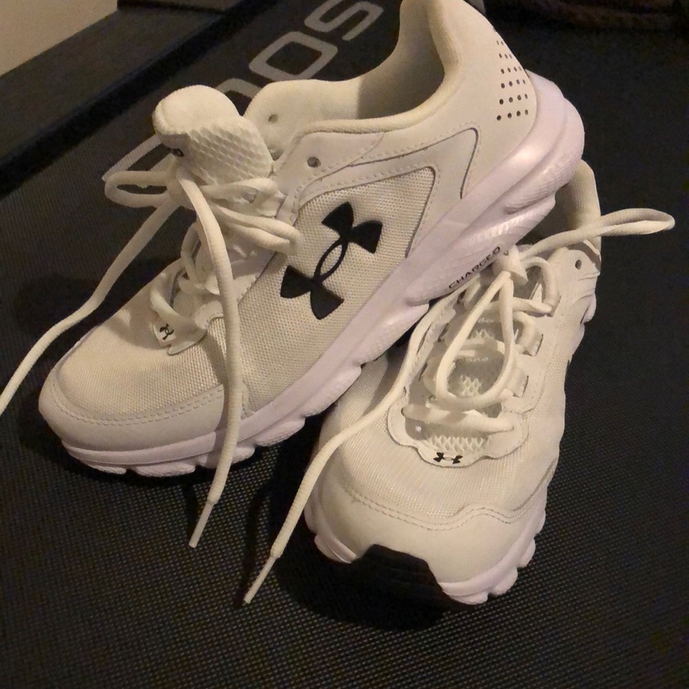 Under Armour Charged Assert